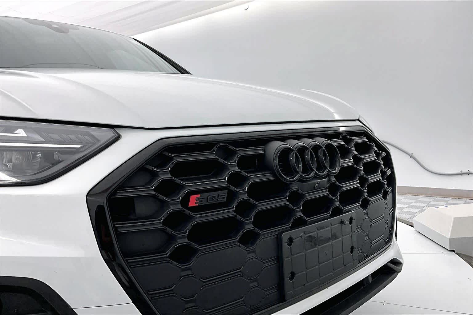 Thumbnail: 2024 Audi SQ5 - 25