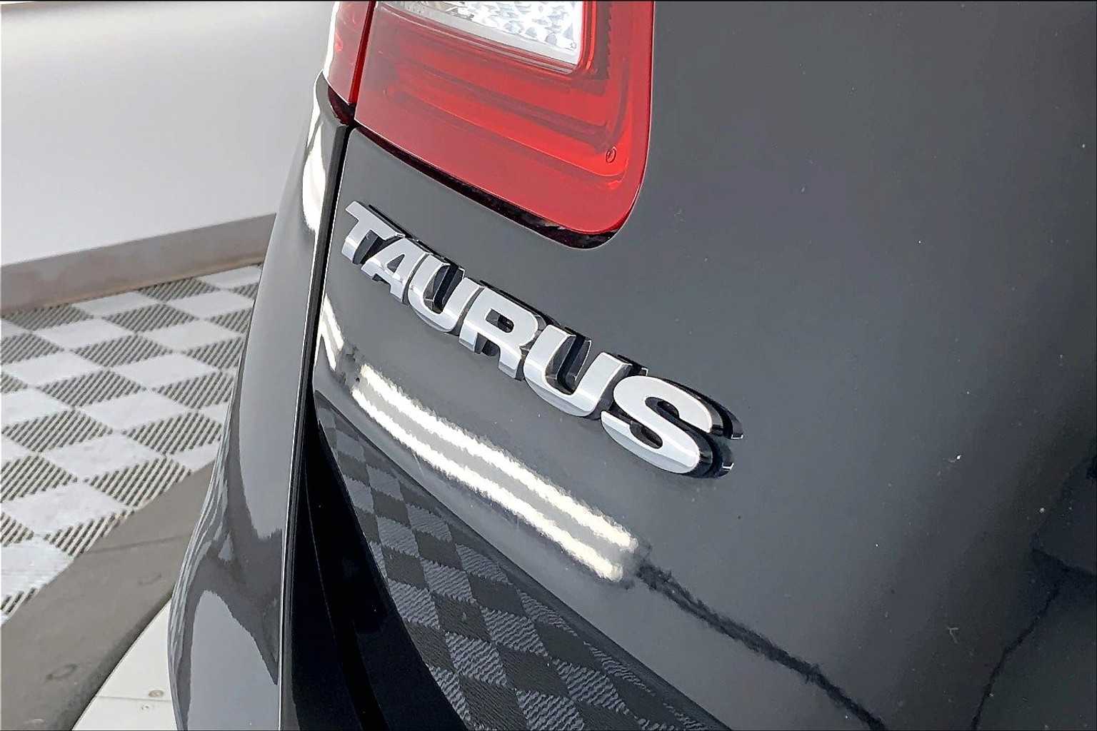 Thumbnail: 2017 Ford Taurus - 7