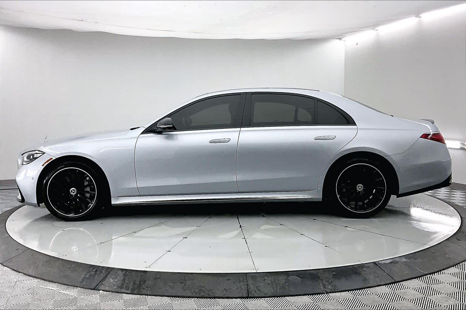 Thumbnail: 2024 Mercedes-Benz S-Class - 3