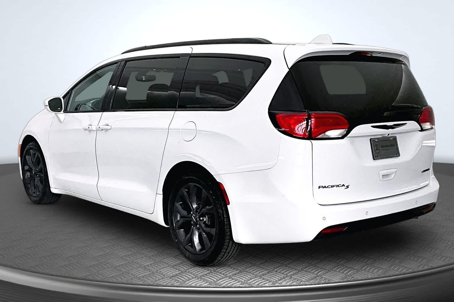 Thumbnail: 2020 Chrysler Pacifica - 4