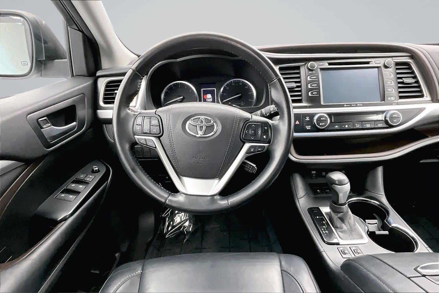 Thumbnail: 2017 Toyota Highlander - 15