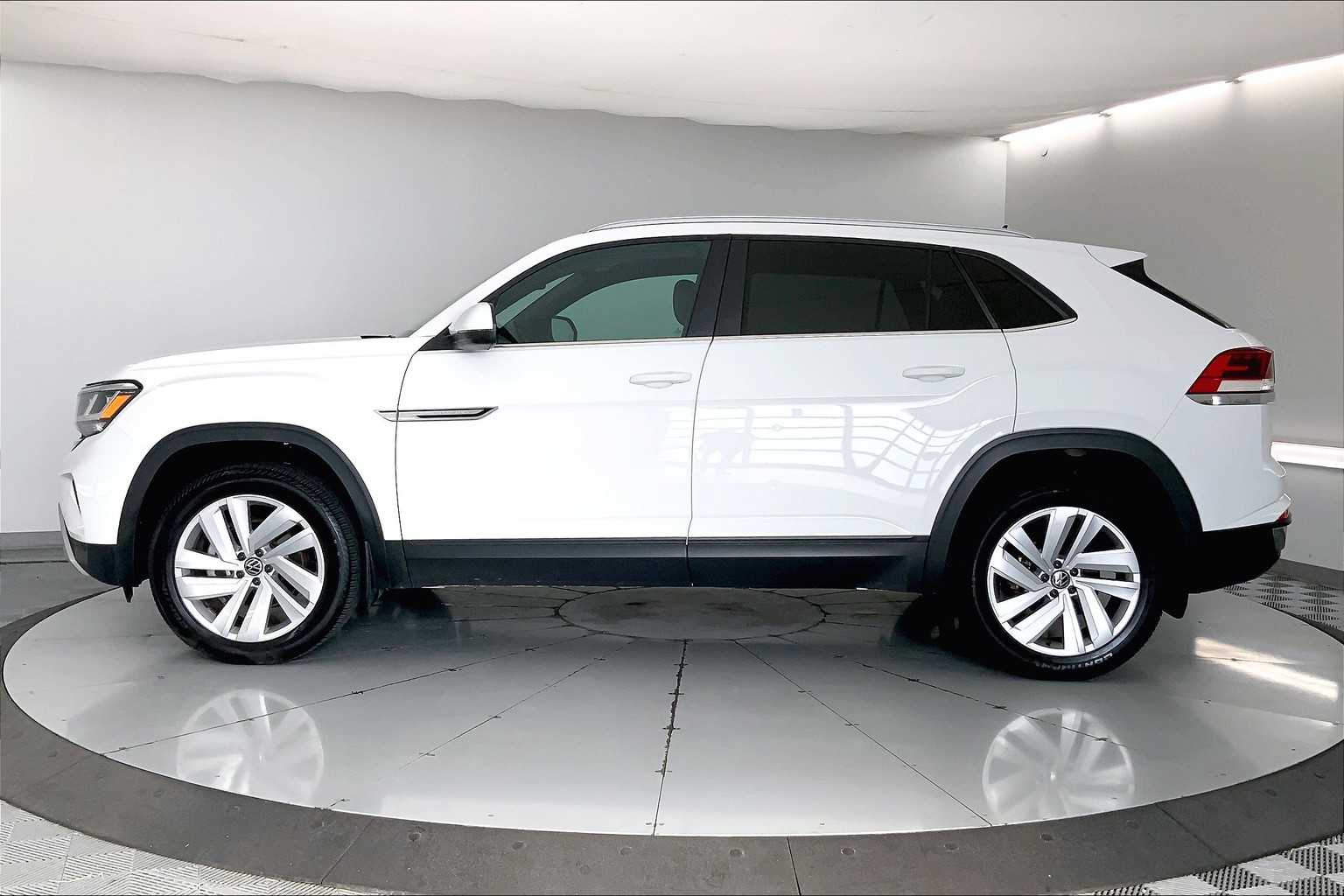 Thumbnail: 2021 Volkswagen Atlas - 3