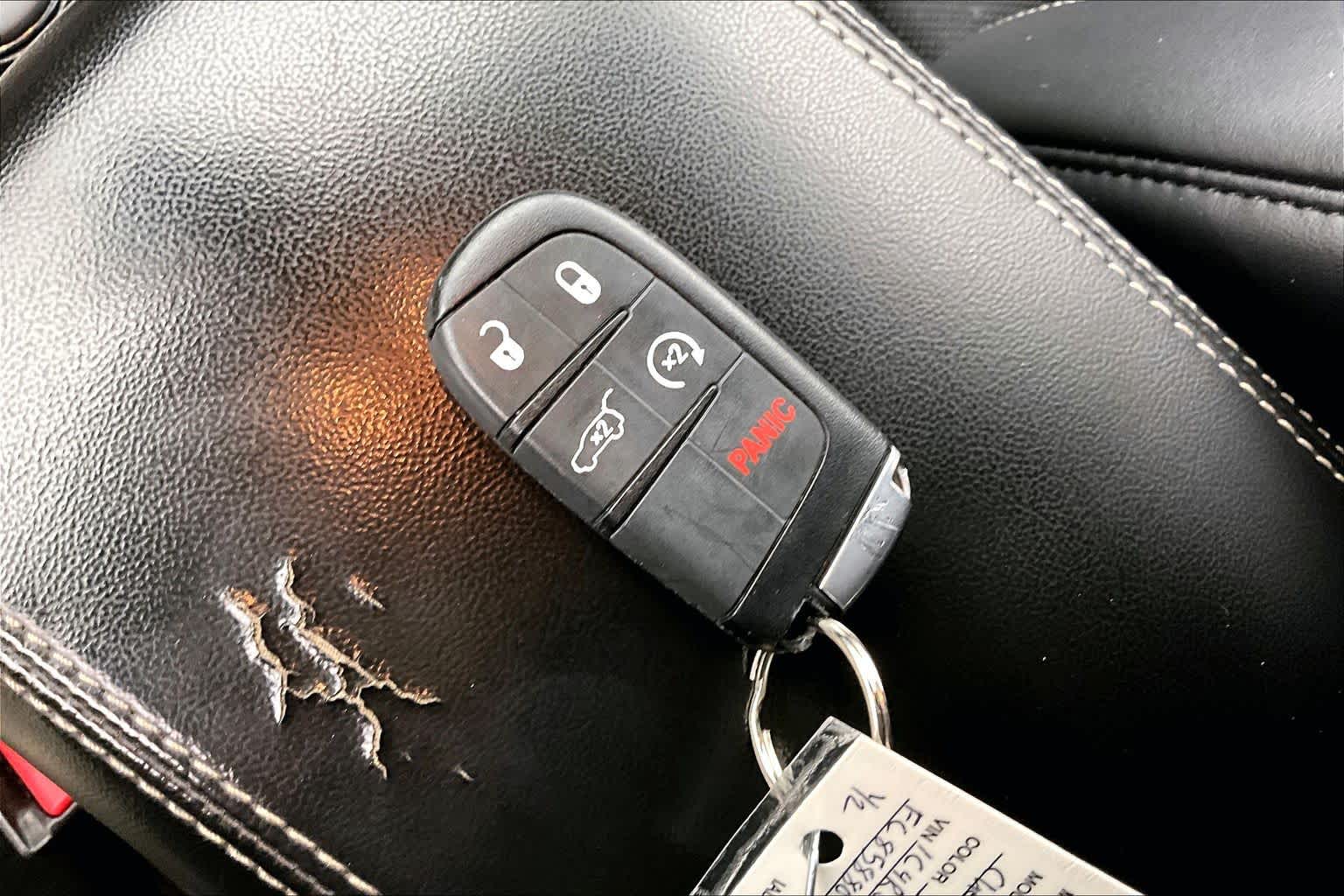 Thumbnail: 2015 Jeep Grand Cherokee - 20