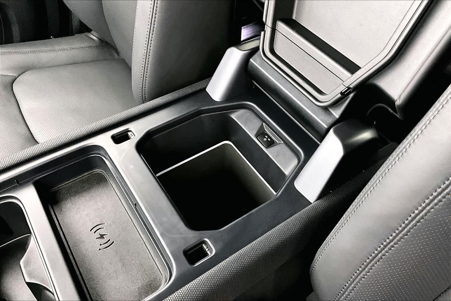 Thumbnail: 2024 Land Rover Defender - 28