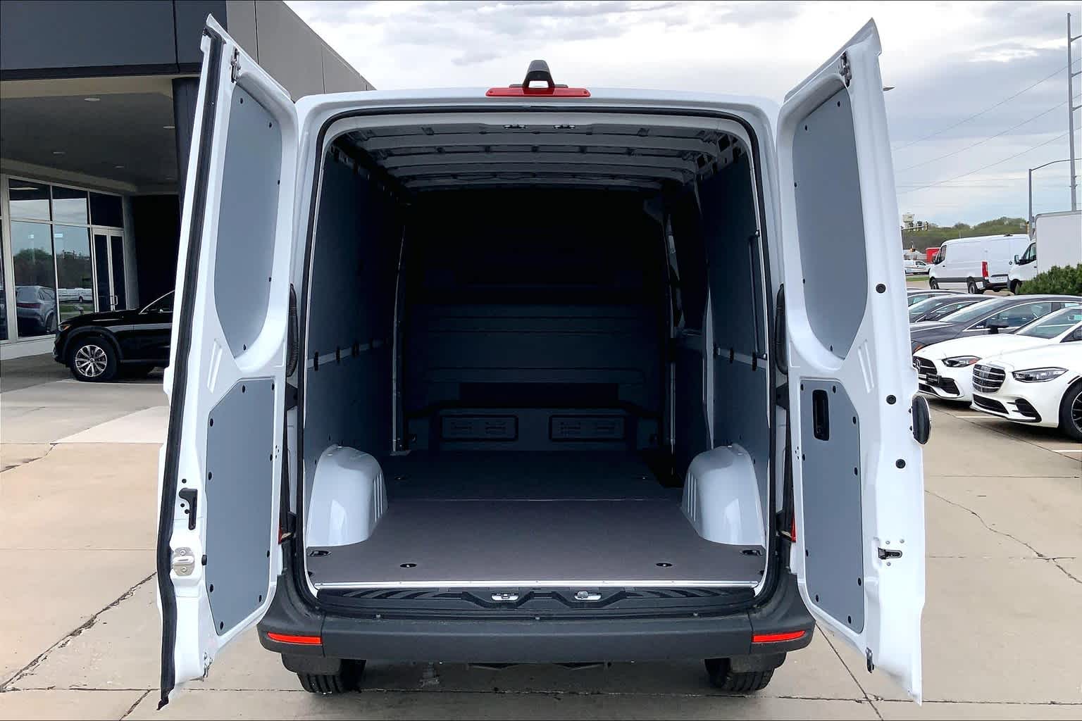 Thumbnail: 2025 Mercedes-Benz Sprinter - 18