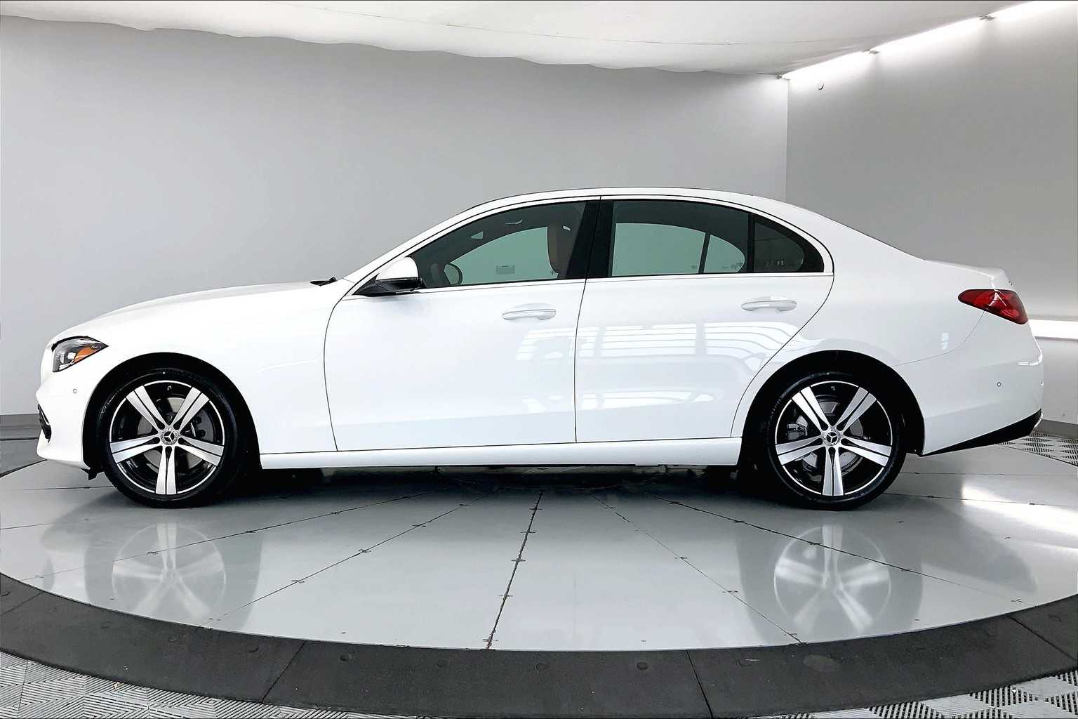 Thumbnail: 2025 Mercedes-Benz C-Class - 3