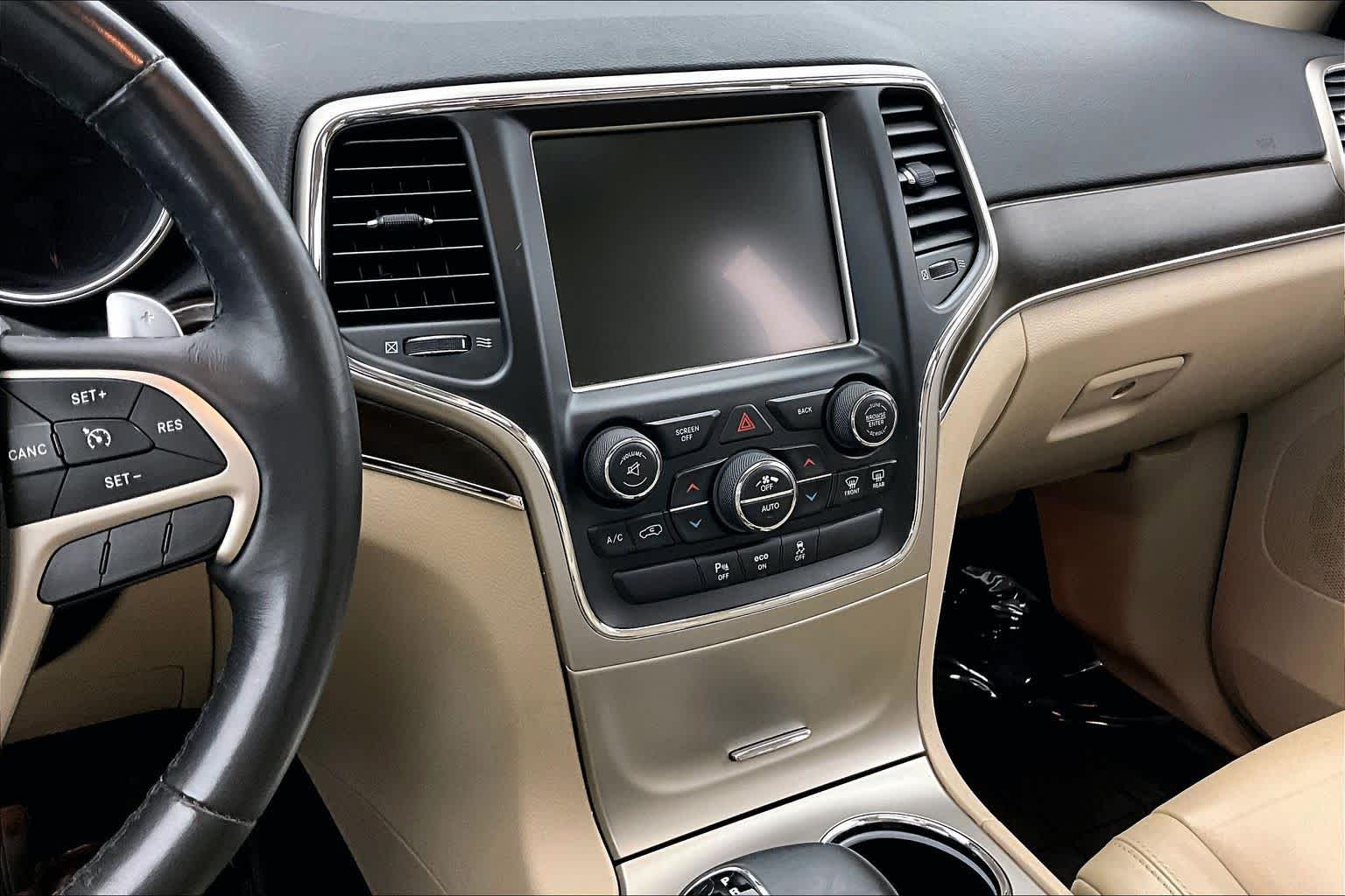 Thumbnail: 2015 Jeep Grand Cherokee - 16