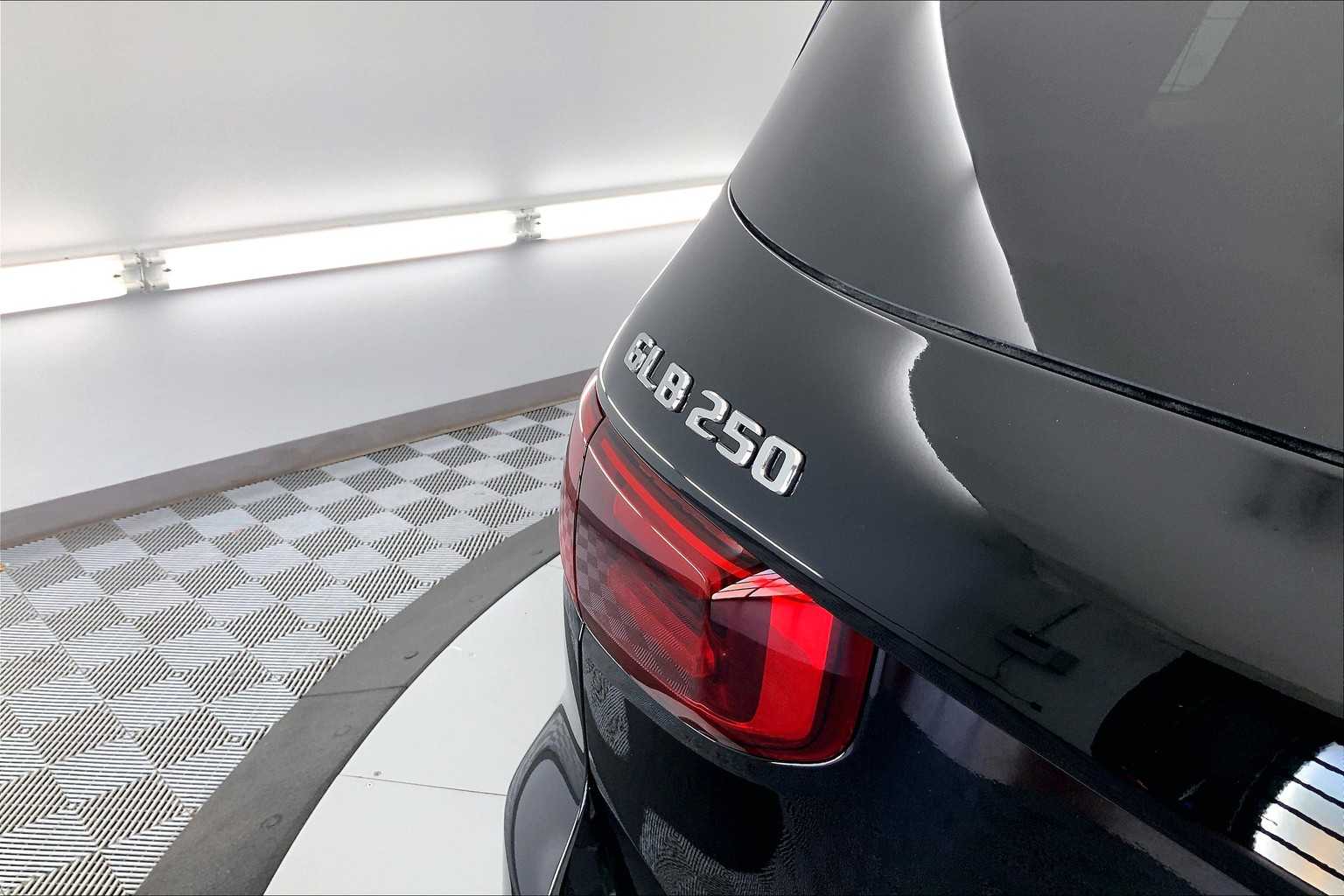 Thumbnail: 2026 Mercedes-Benz GLB - 7