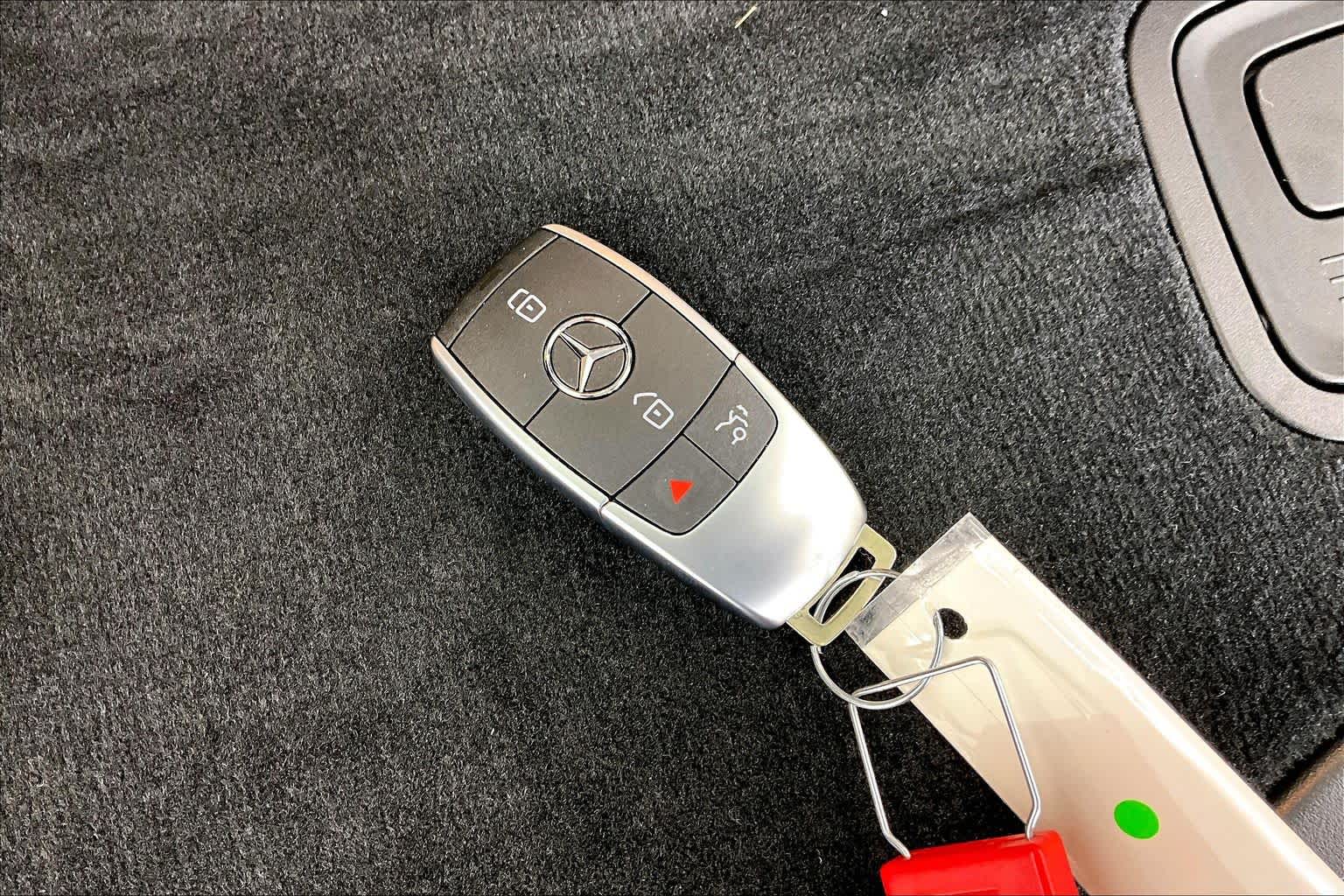 Thumbnail: 2026 Mercedes-Benz GLE - 20