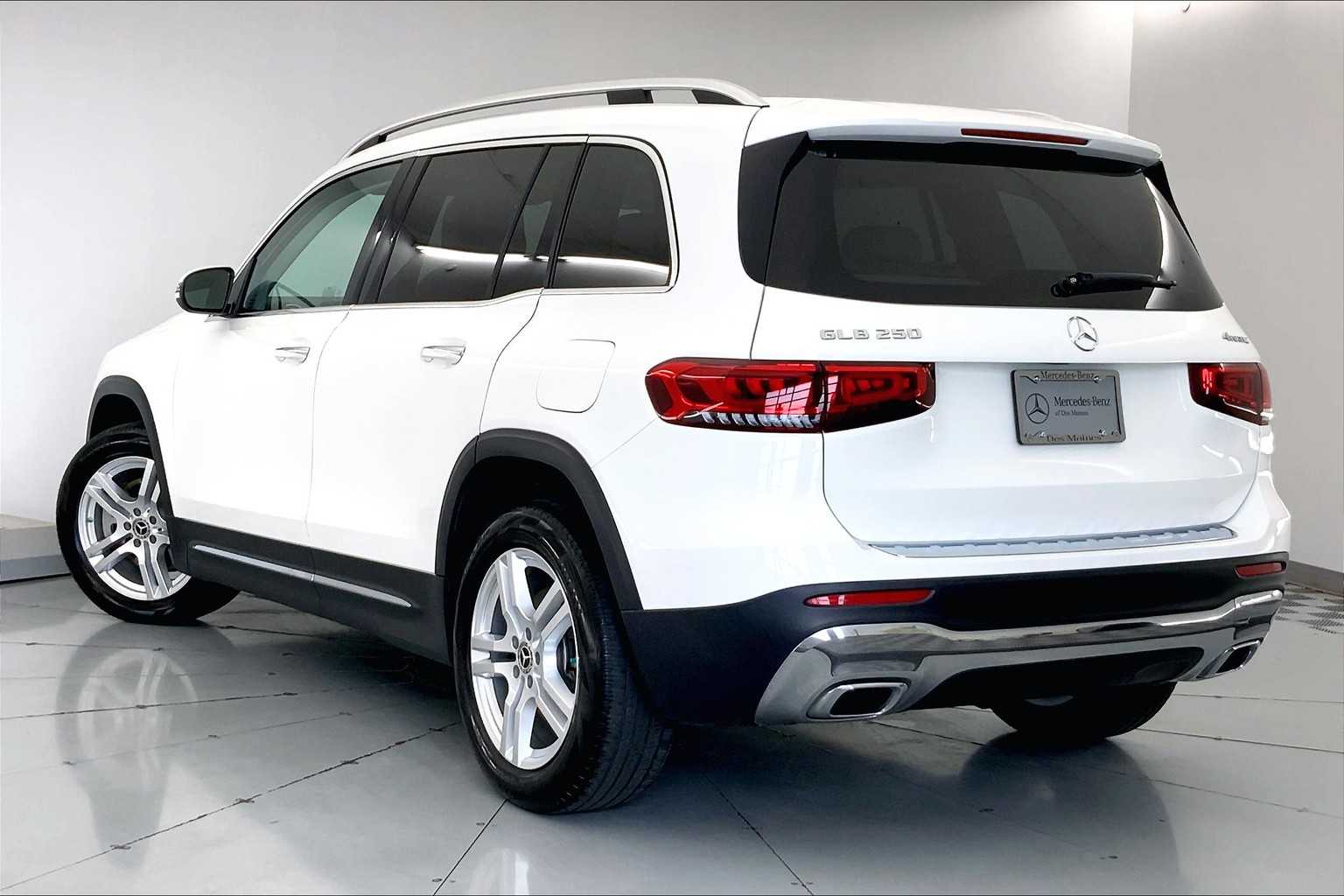 Thumbnail: 2021 Mercedes-Benz GLB - 4