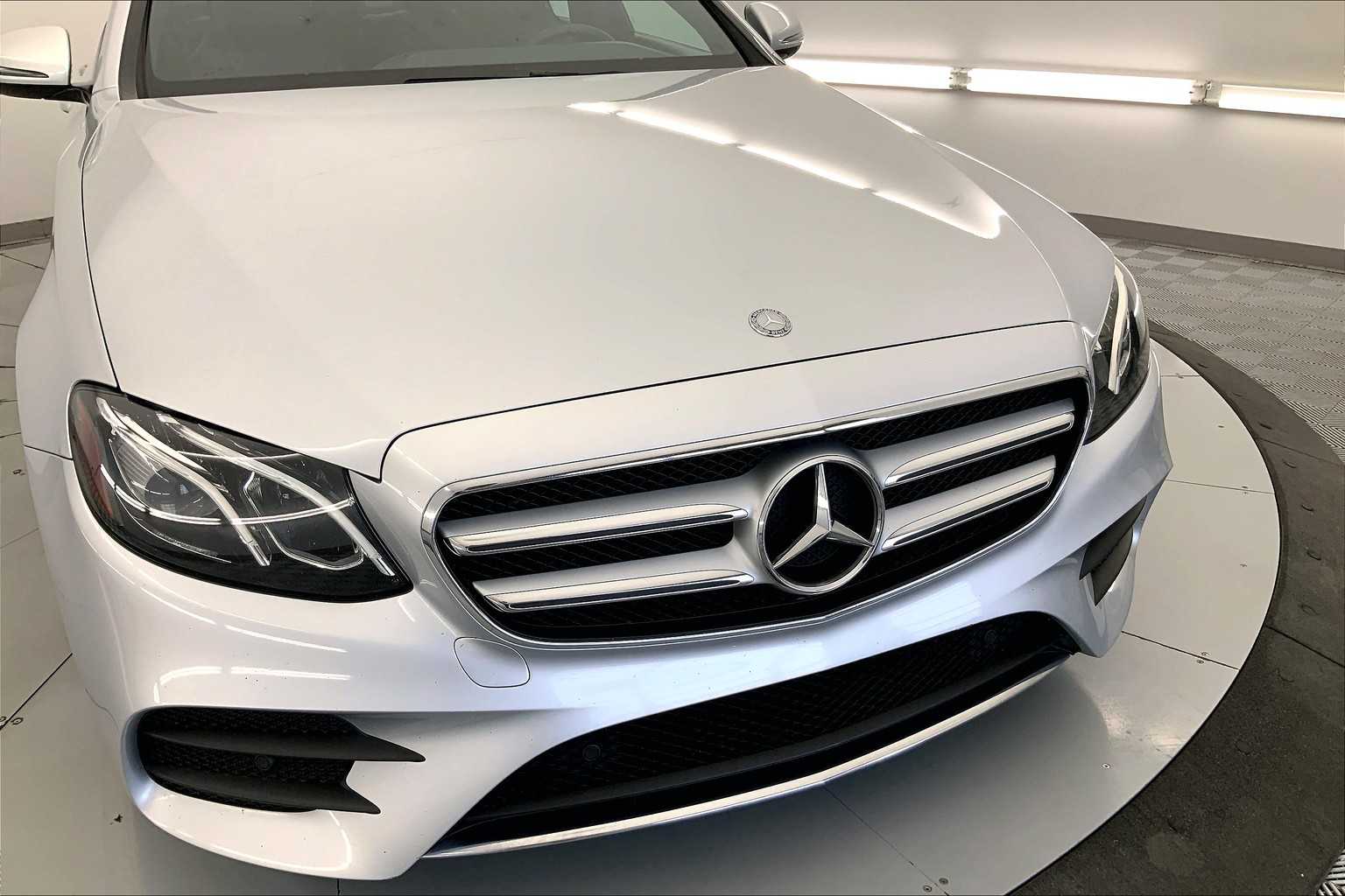 Thumbnail: 2017 Mercedes-Benz E-Class - 25