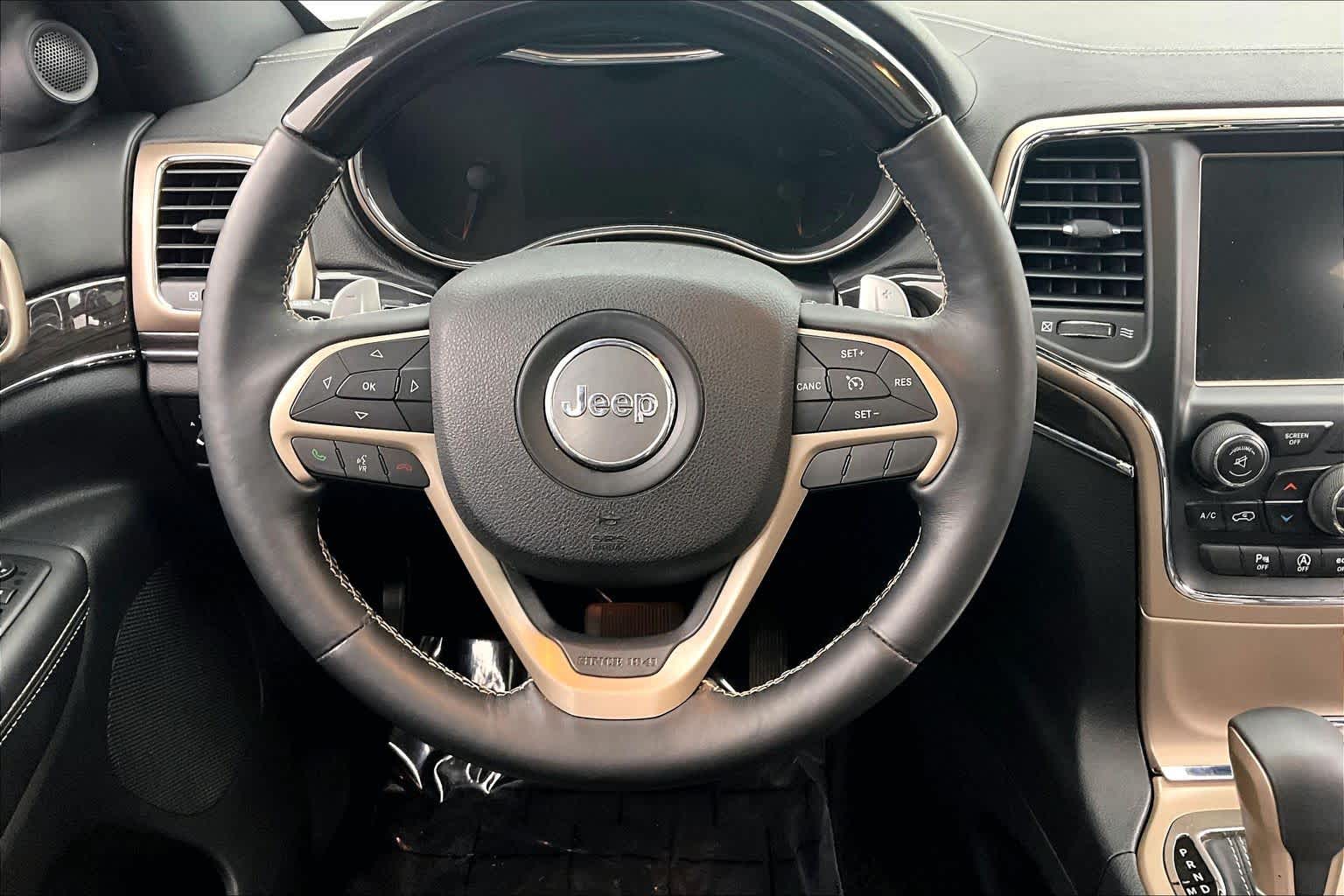 Thumbnail: 2017 Jeep Grand Cherokee - 15