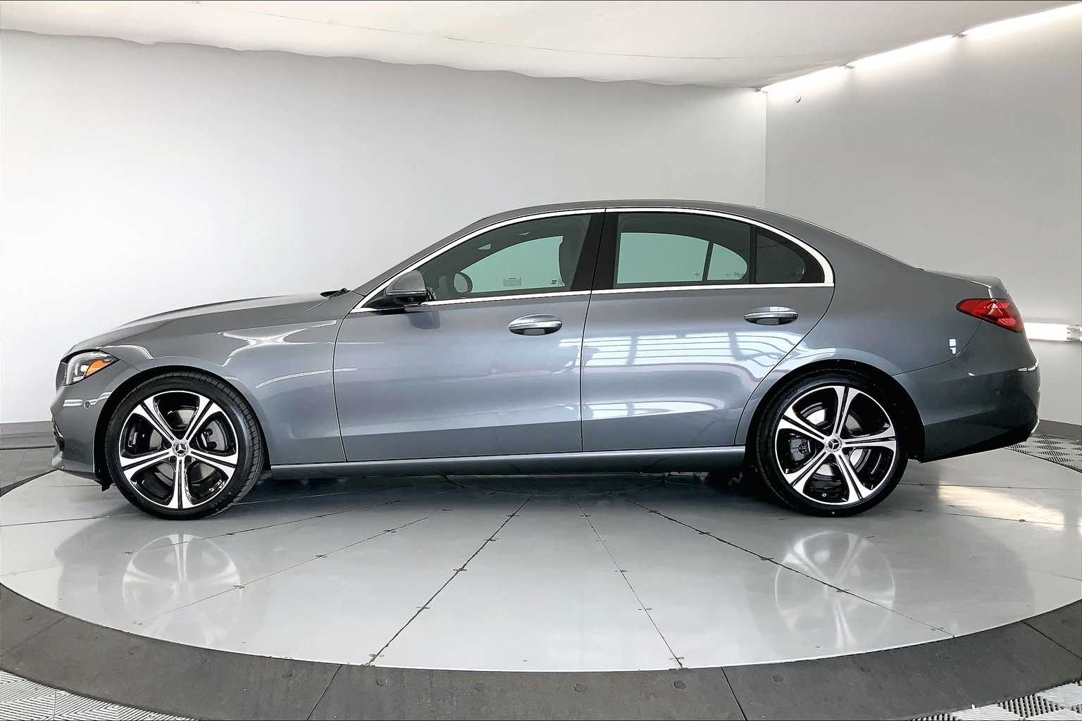 Thumbnail: 2025 Mercedes-Benz C-Class - 3