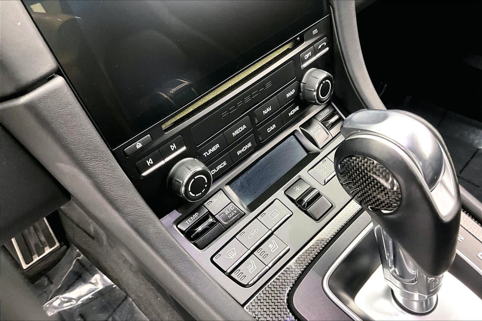 Thumbnail: 2019 Porsche 911 - 25