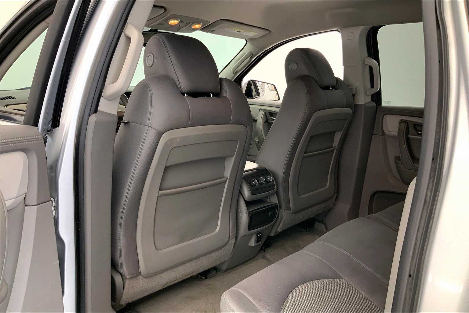 Thumbnail: 2014 Chevrolet Traverse - 12