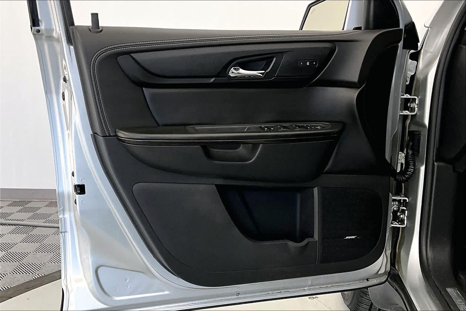 Thumbnail: 2017 Chevrolet Traverse - 22