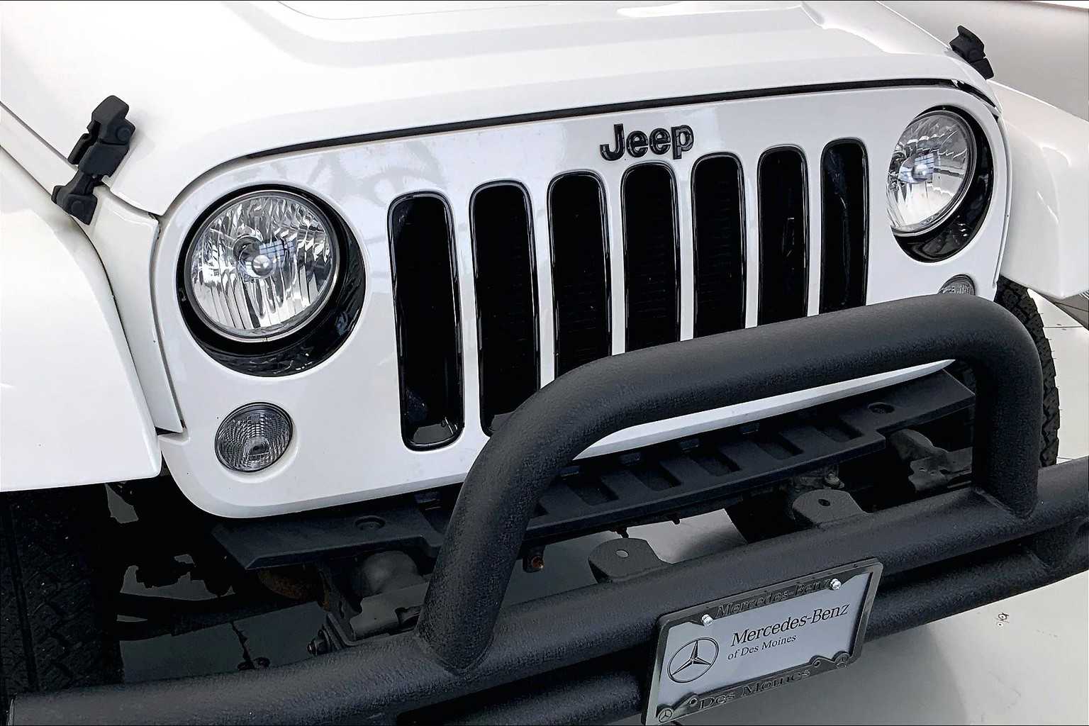 2015 Jeep Wrangler Unlimited Sahara 23
