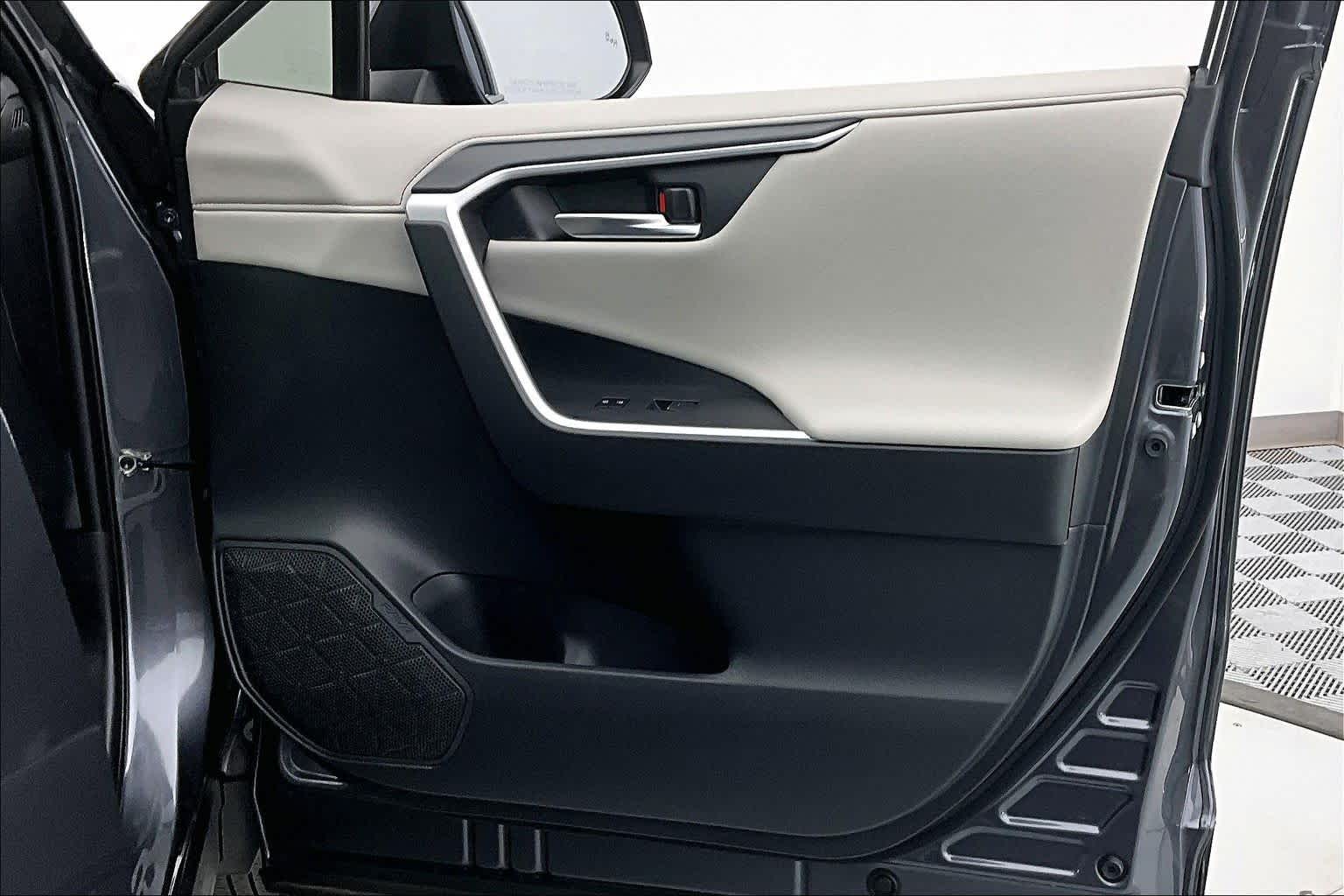 Thumbnail: 2023 Toyota RAV4 - 24