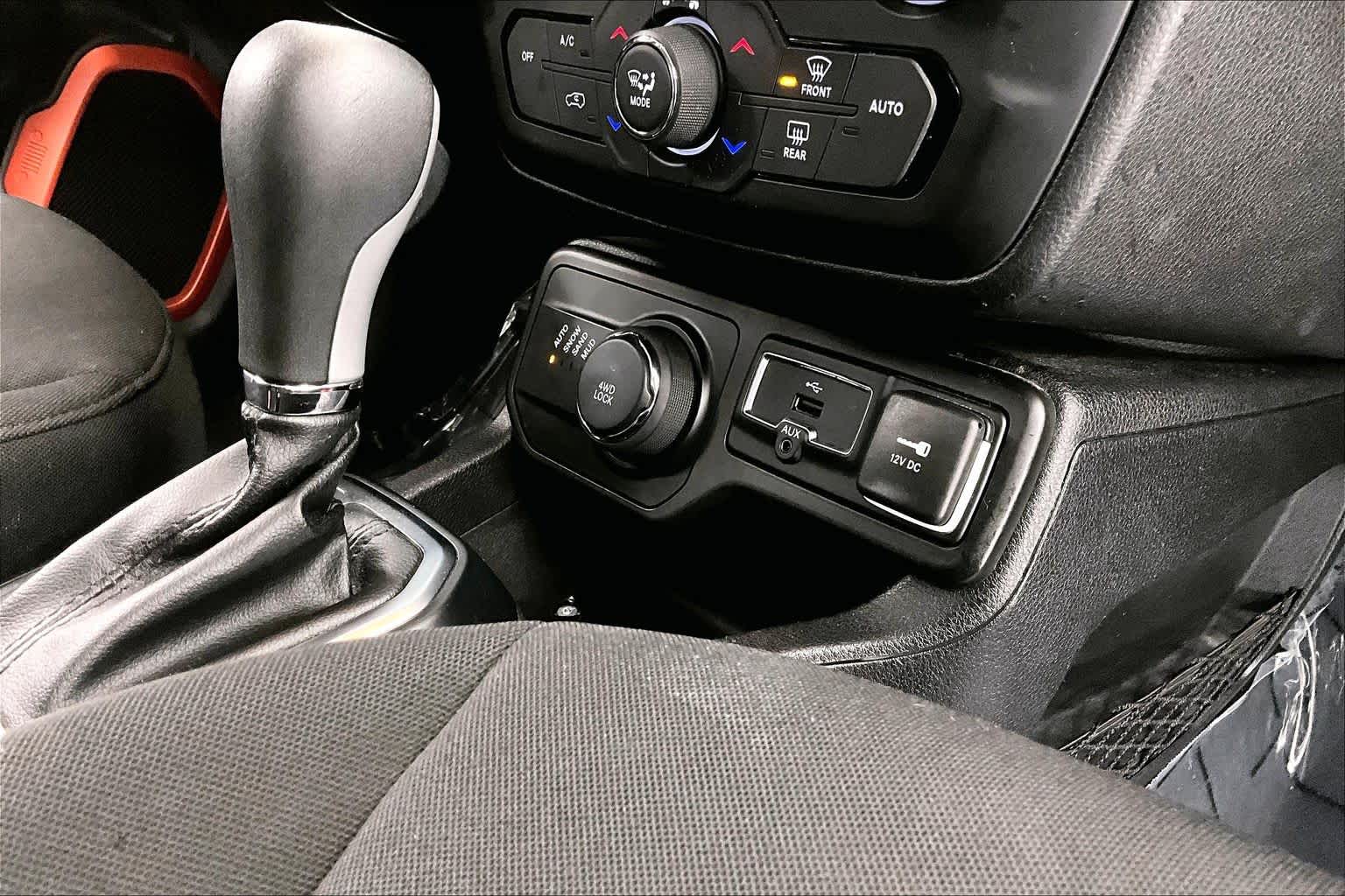 Thumbnail: 2018 Jeep Renegade - 26