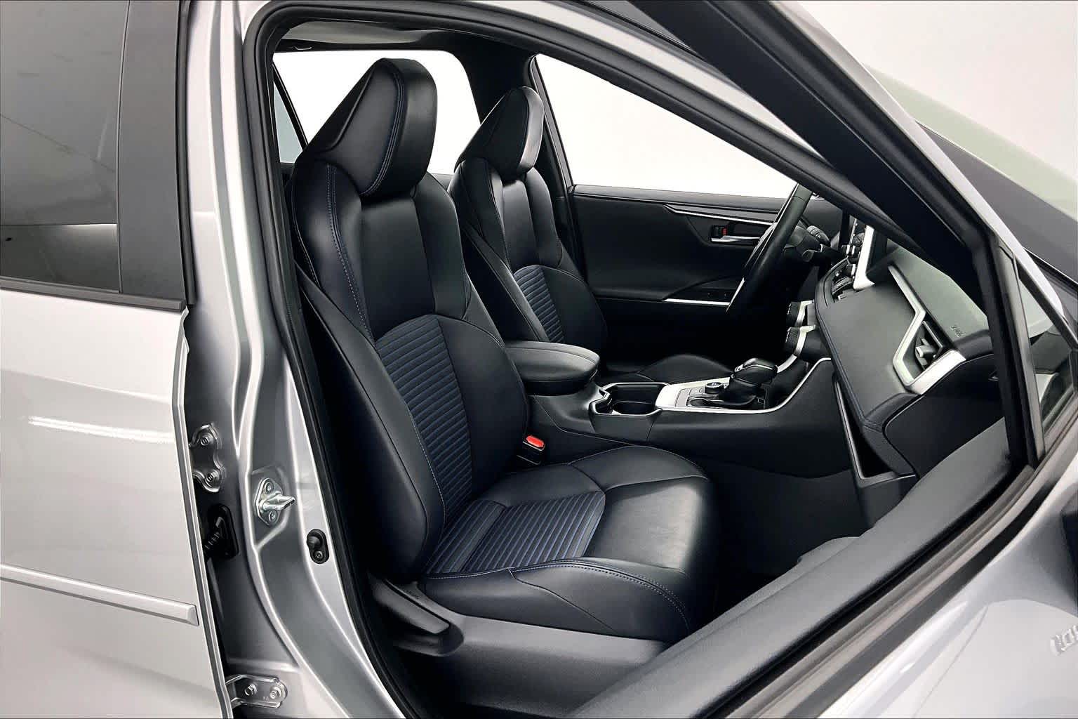 Thumbnail: 2020 Toyota RAV4 - 14