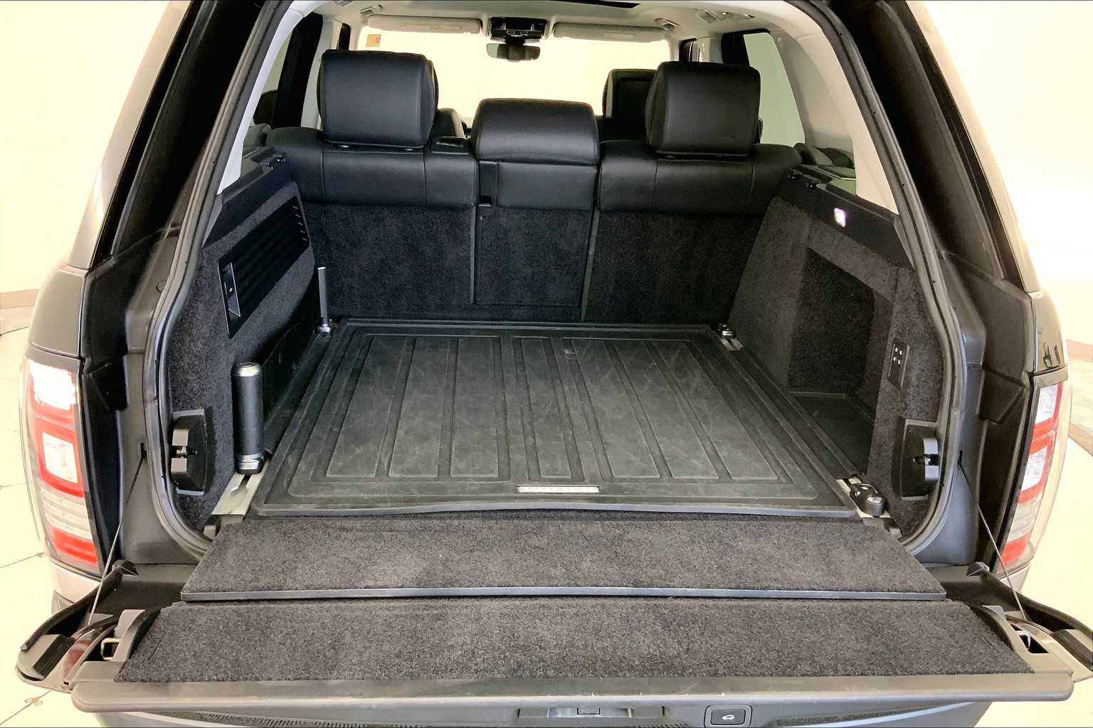 Thumbnail: 2017 Land Rover Range Rover - 19