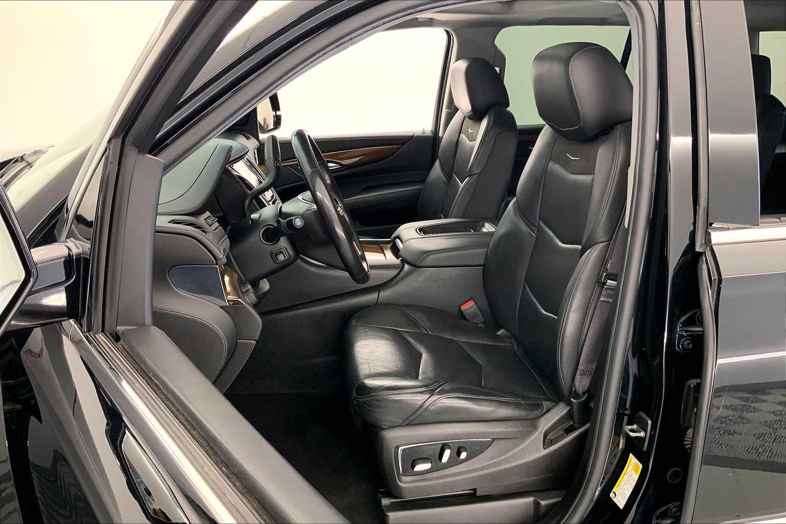 Thumbnail: 2017 Cadillac Escalade - 11