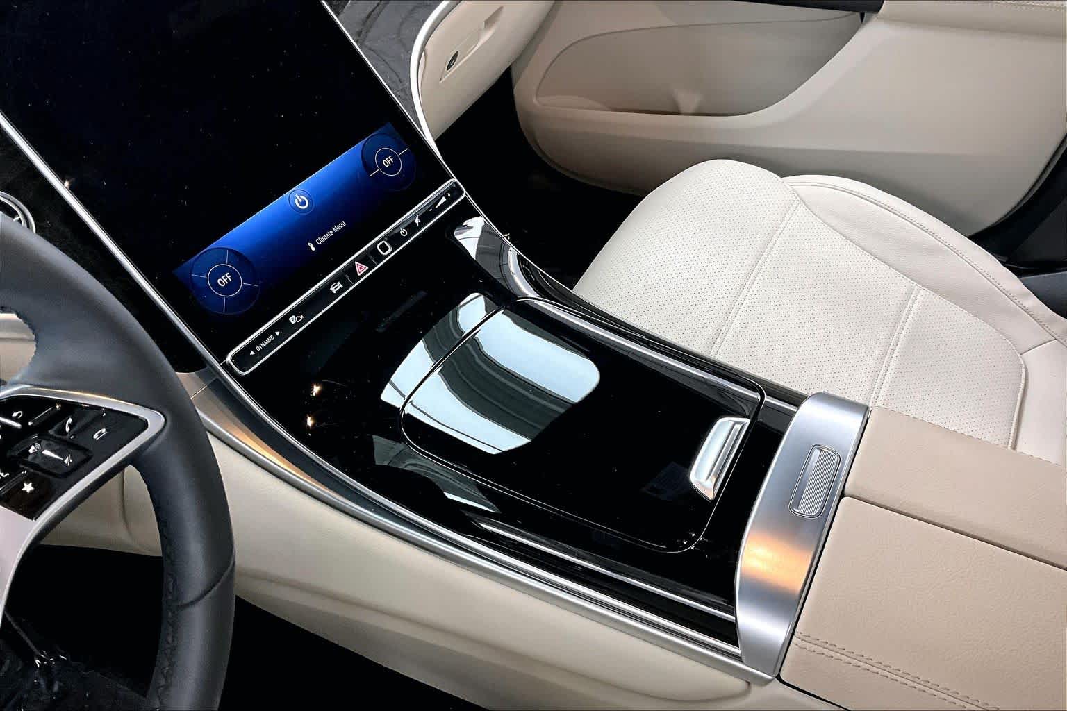 Thumbnail: 2025 Mercedes-Benz GLC - 17