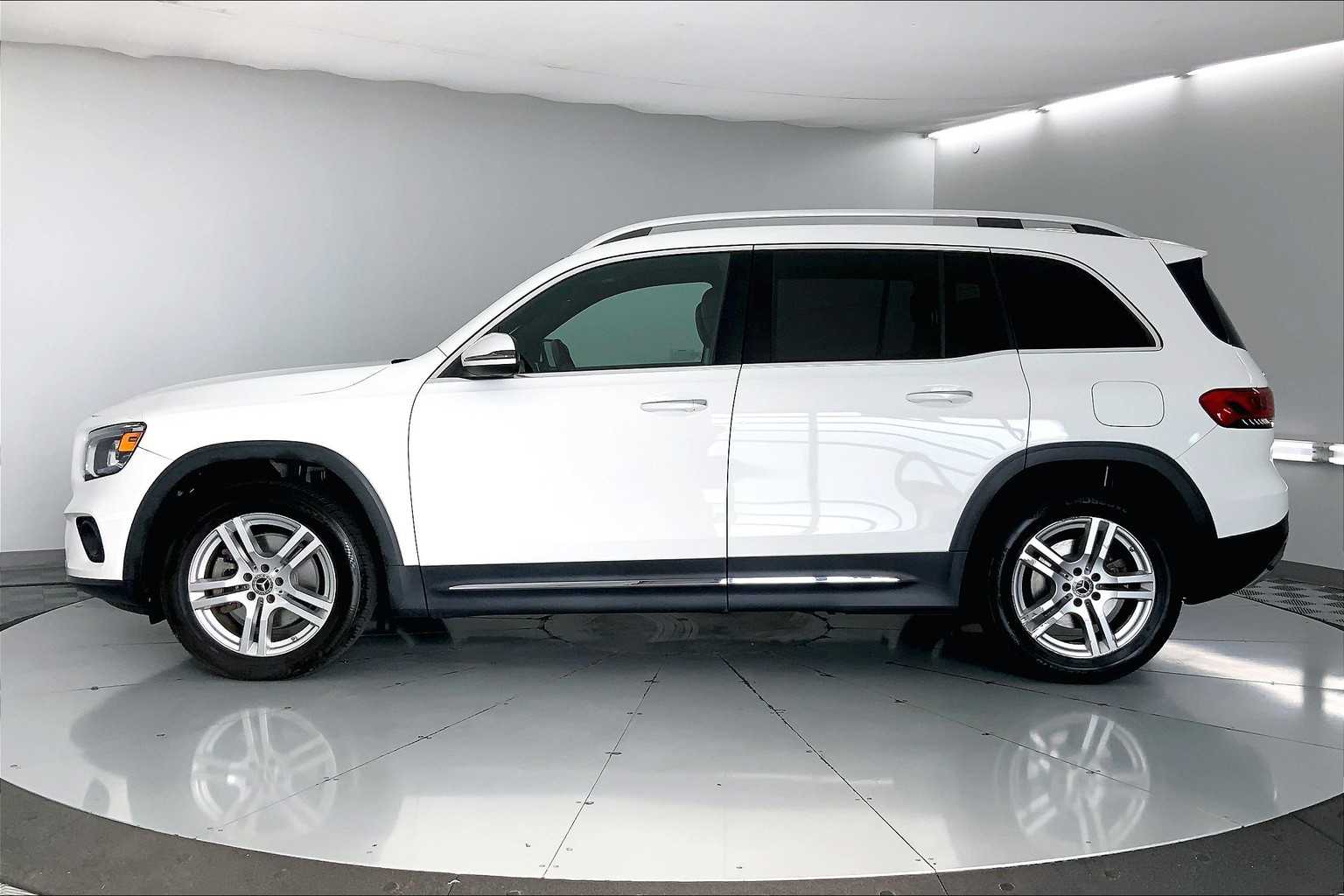 Thumbnail: 2020 Mercedes-Benz GLB - 3