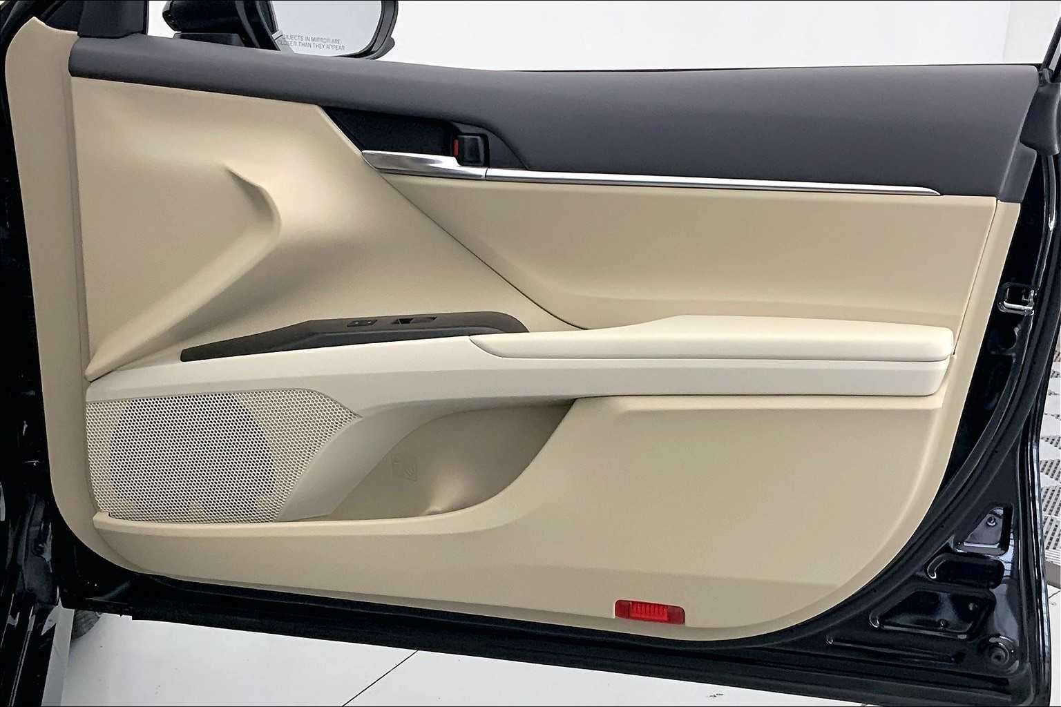Thumbnail: 2021 Toyota Camry - 23