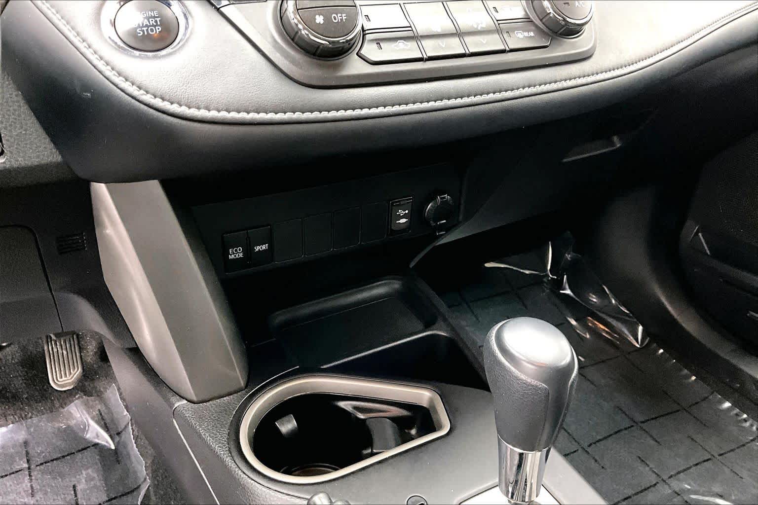 Thumbnail: 2018 Toyota RAV4 - 27