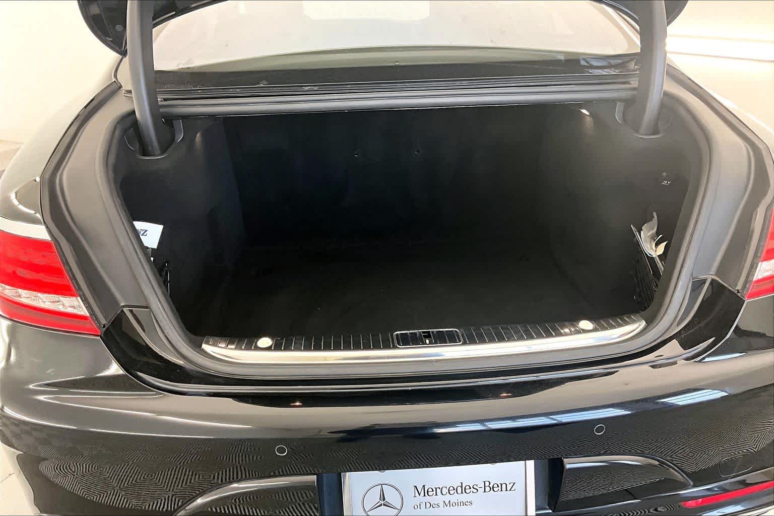 Thumbnail: 2016 Mercedes-Benz S-Class - 18