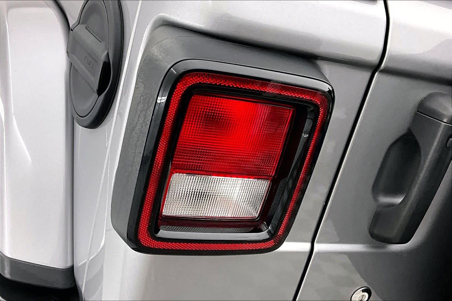 Thumbnail: 2018 Jeep Wrangler - 24