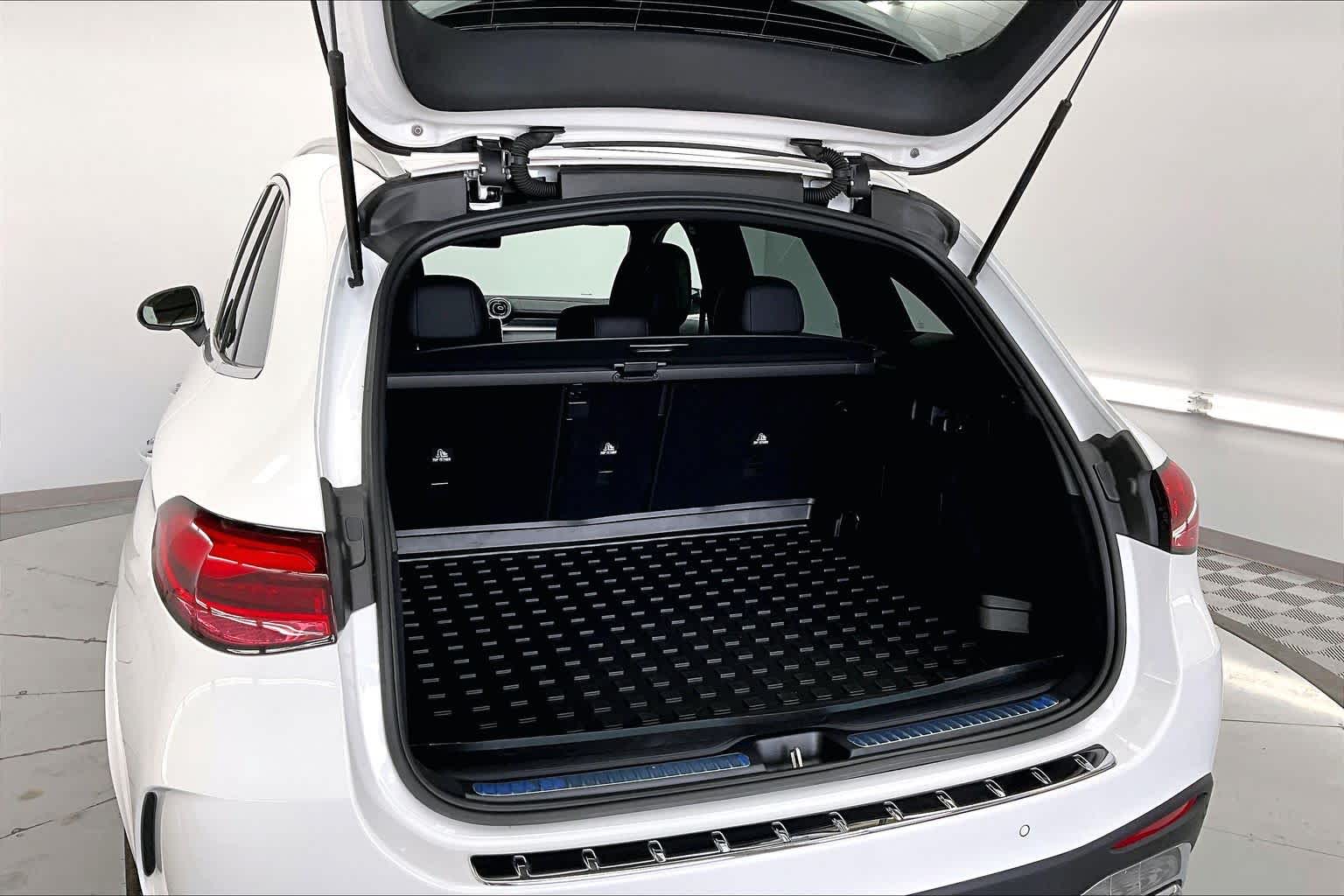 Thumbnail: 2025 Mercedes-Benz GLC - 19