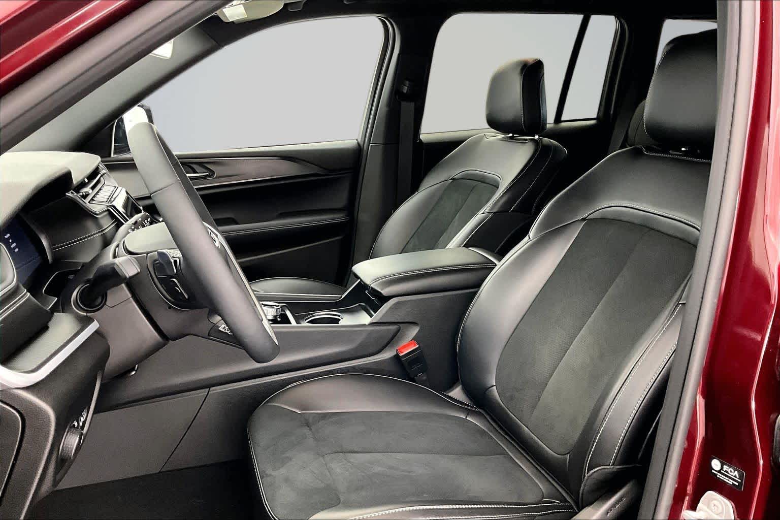 Thumbnail: 2025 Jeep Grand Cherokee - 10