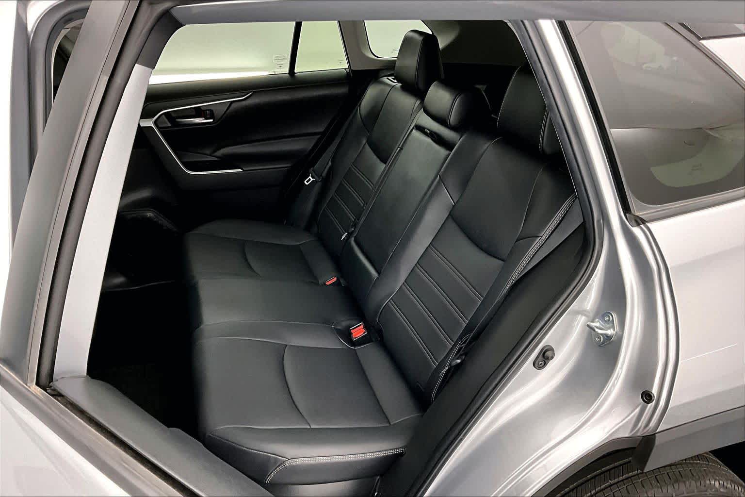 Thumbnail: 2022 Toyota RAV4 - 13