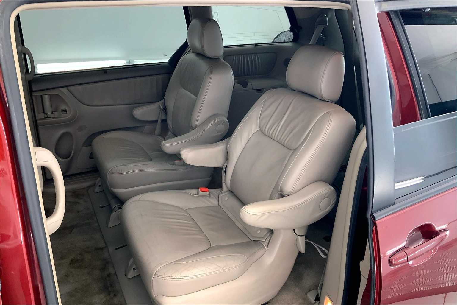 Thumbnail: 2008 Toyota Sienna - 13