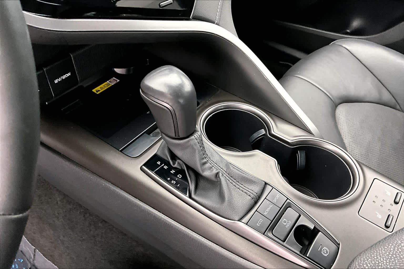 Thumbnail: 2022 Toyota Camry - 16
