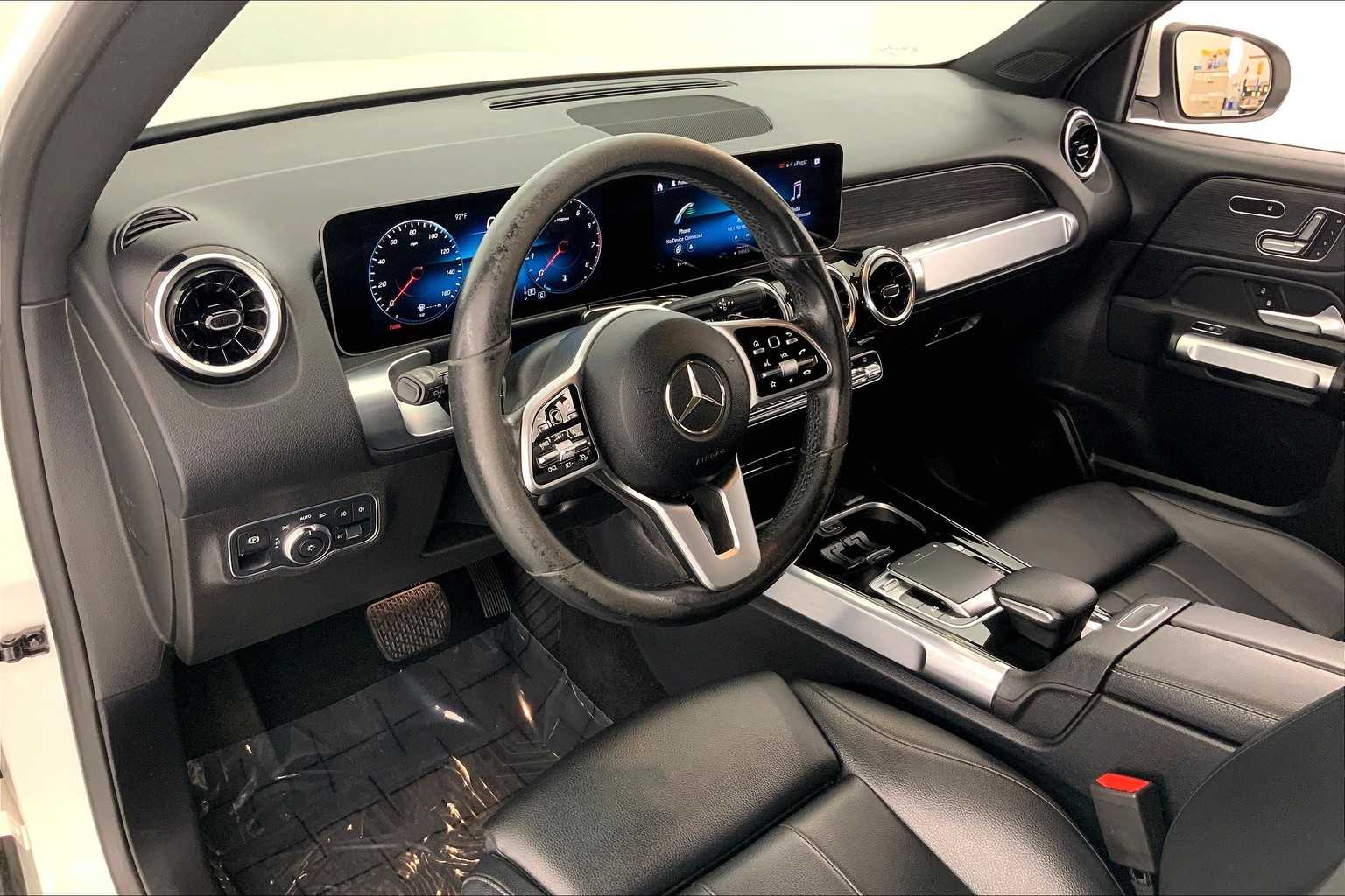 Thumbnail: 2020 Mercedes-Benz GLB - 2