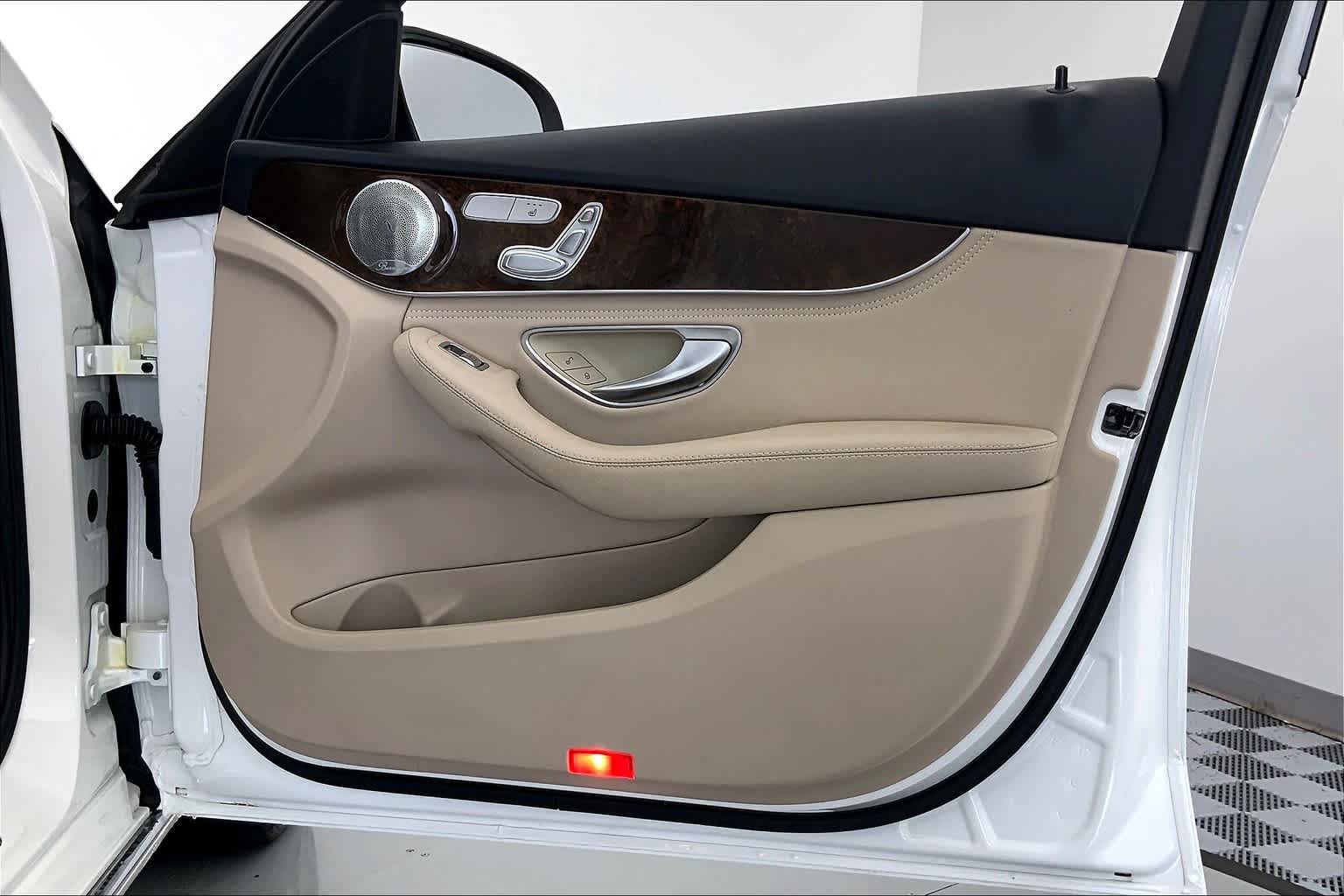 Thumbnail: 2015 Mercedes-Benz C-Class - 25