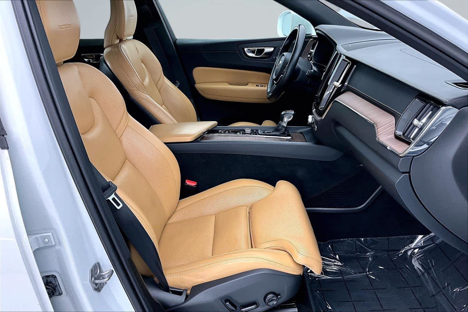 Thumbnail: 2019 Volvo XC60 - 14
