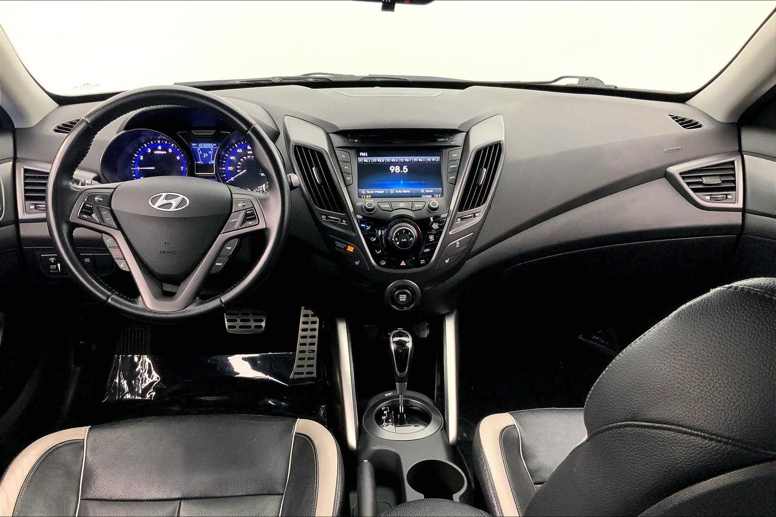 Thumbnail: 2015 Hyundai Veloster - 10