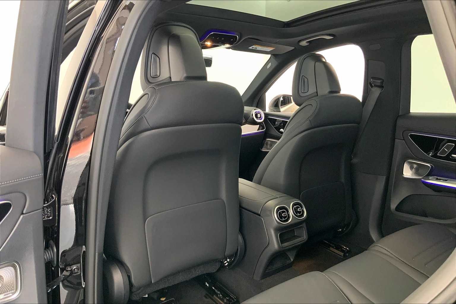 Thumbnail: 2025 Mercedes-Benz GLC - 12