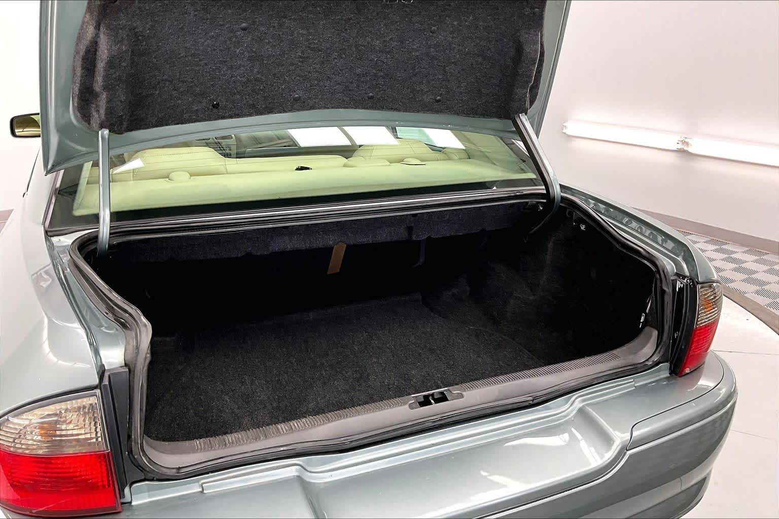 Thumbnail: 2005 Lincoln LS - 19