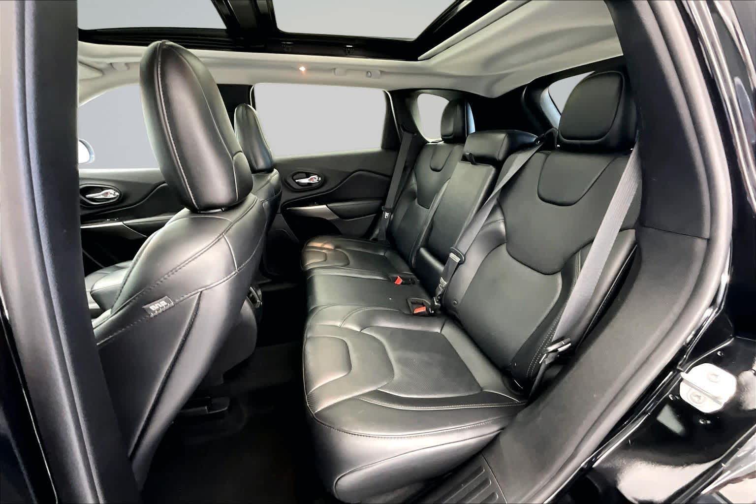 Thumbnail: 2019 Jeep Cherokee - 13