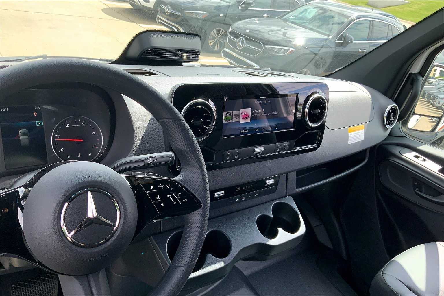 2025 Mercedes-Benz Sprinter 2500 15
