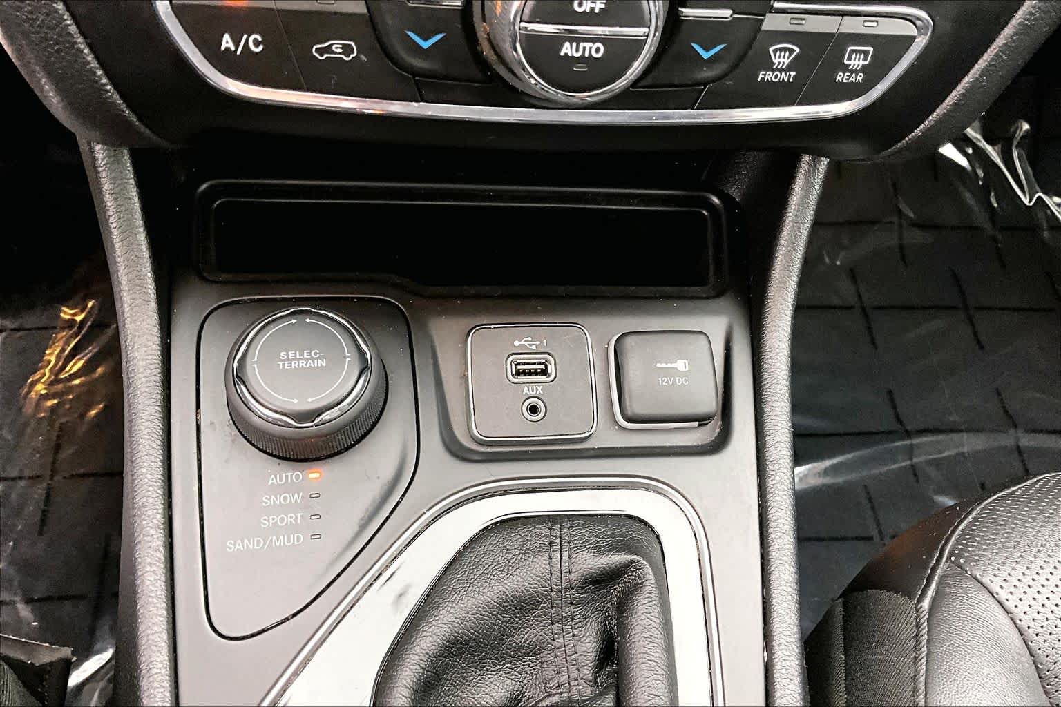 Thumbnail: 2019 Jeep Cherokee - 27