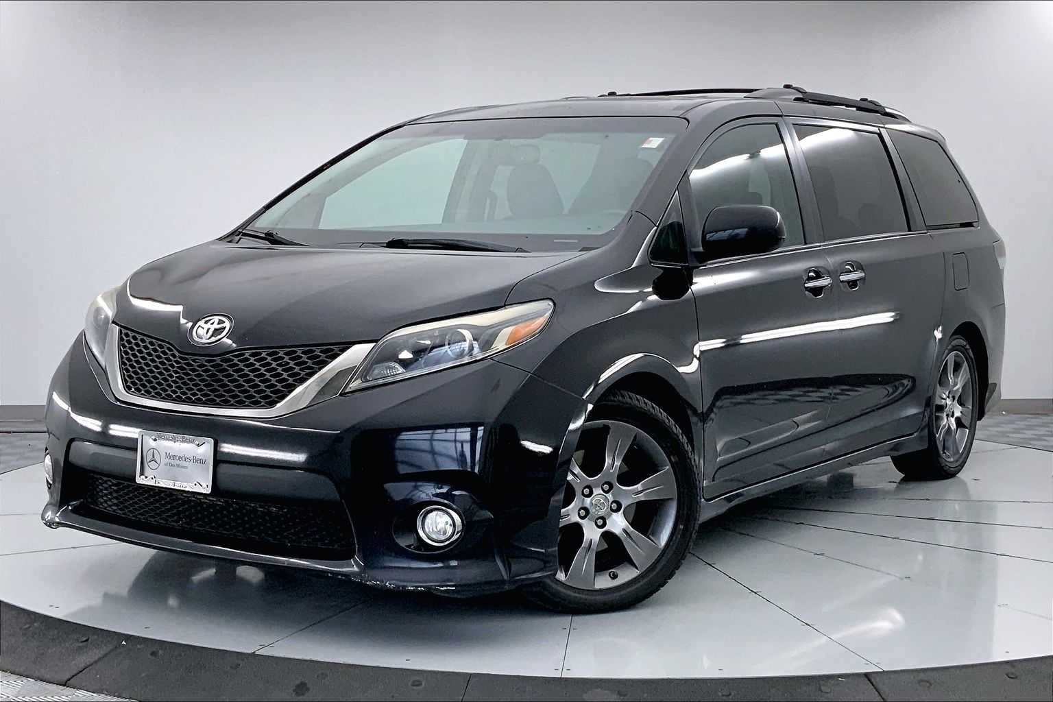 2015 Toyota Sienna SE -
                  Urbandale, IA
