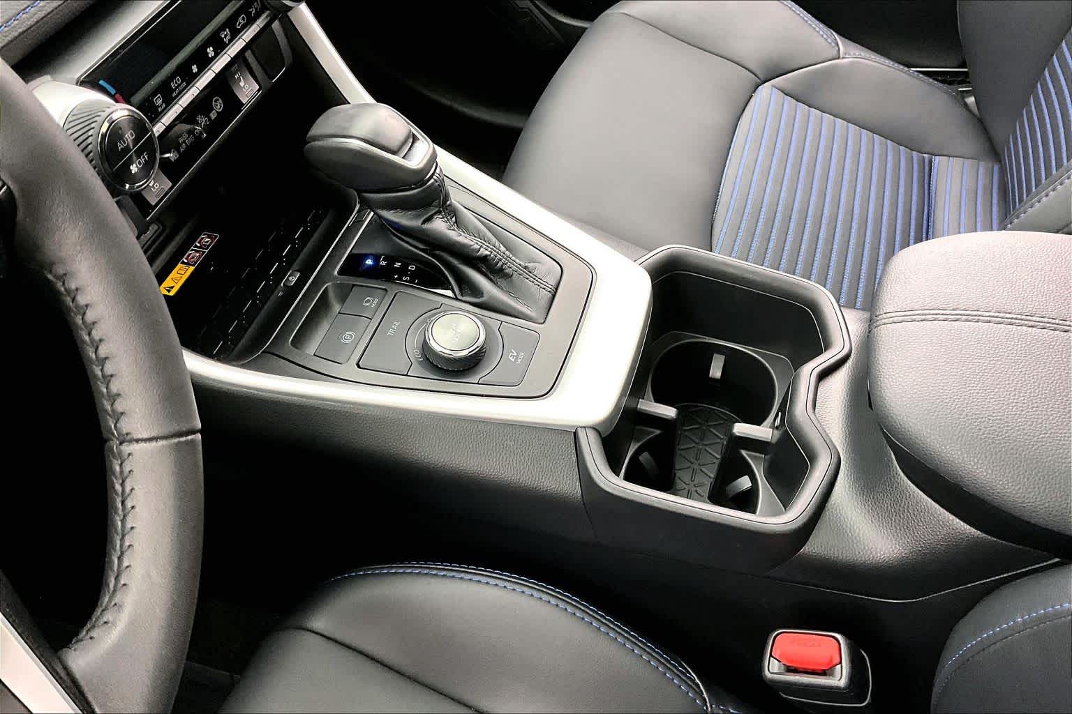 Thumbnail: 2023 Toyota RAV4 - 17