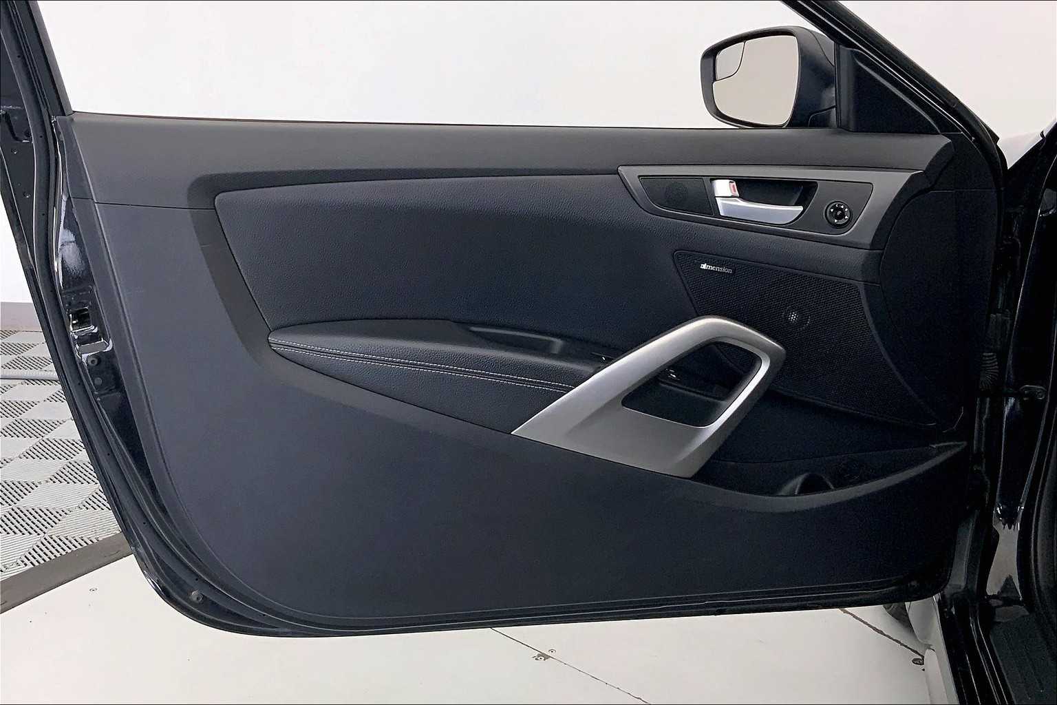 Thumbnail: 2015 Hyundai Veloster - 22