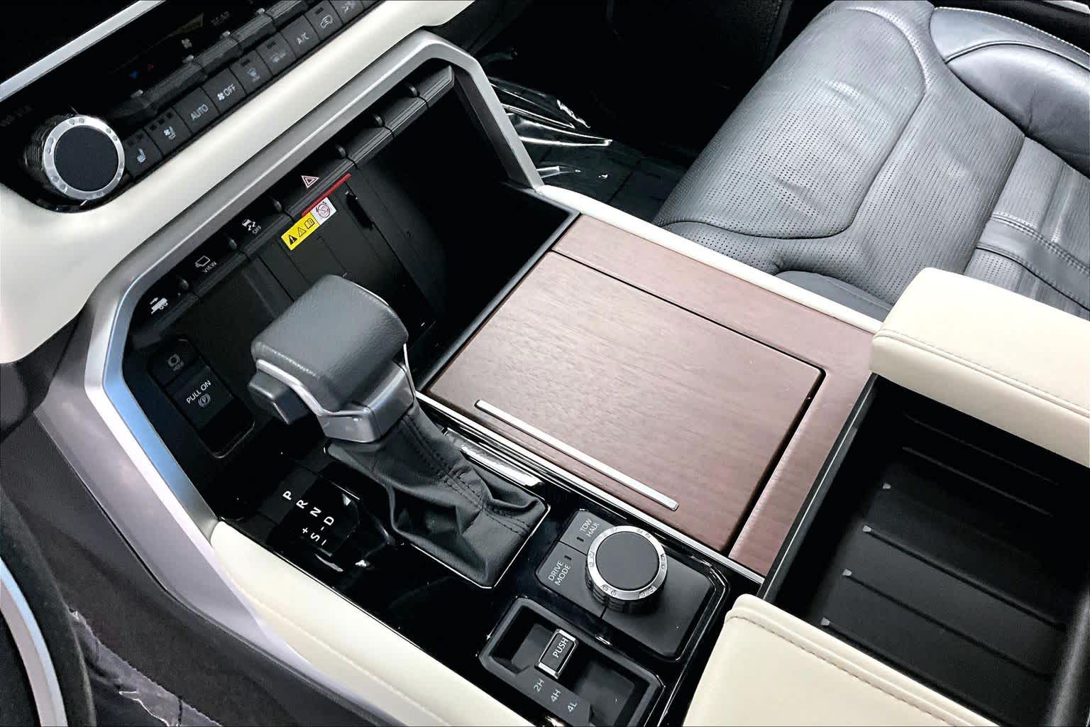 Thumbnail: 2023 Toyota Sequoia - 17